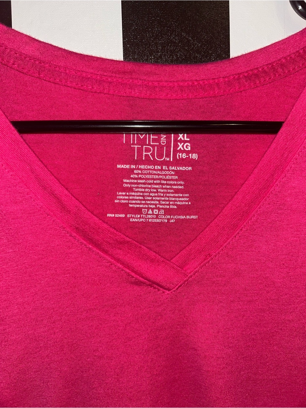 Time and Tru Women’s Fuchsia Burst V-Neck Short Sleeve Tee